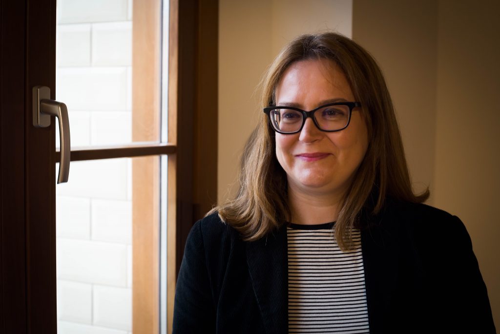 Entrevista a Ruth Ferrero, profesora de Ciencia Política y analista del derecho internacional que este jueves imparte una conferencia organizada por la Sociedad Cultural Gijonesa