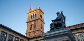 Sindicatos denuncian el bloqueo de más de 150 plazas en la Universidad de Oviedo
