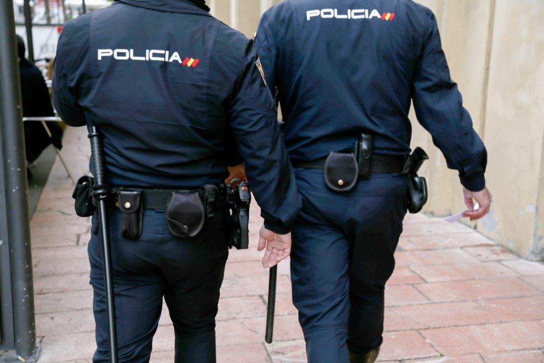 Pareja de policías