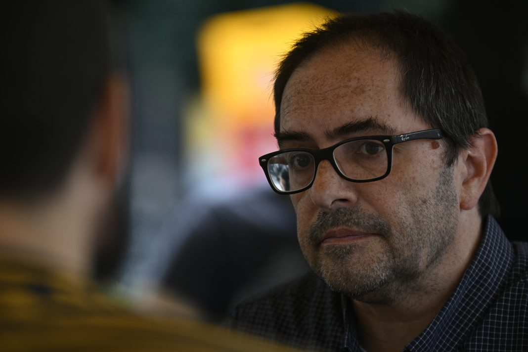 Foto del escritor Gonzalo G. Barreñada na entrevista