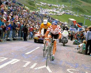 Tony Rominger nel Tour de 1993 siguíu de Miguel Induráin