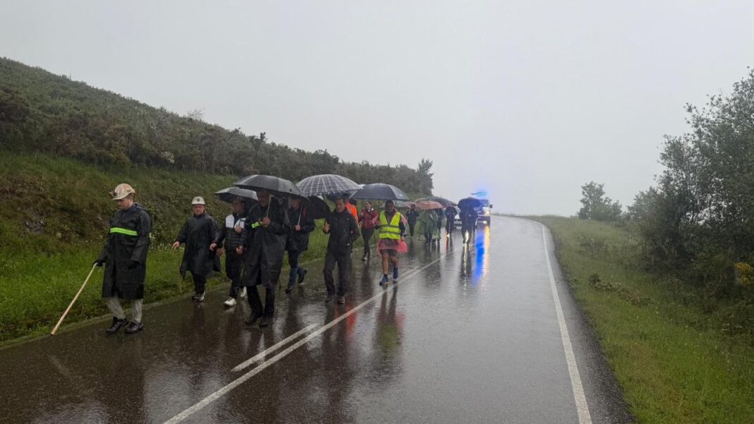 Los trabajadores de Mina Miura en su camino a Oviedo