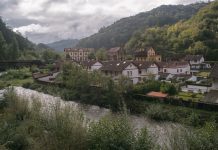 Bustiello, el pueblo que una empresa construyó para fabricar al obrero ideal